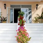 California - Adults Only 4*
