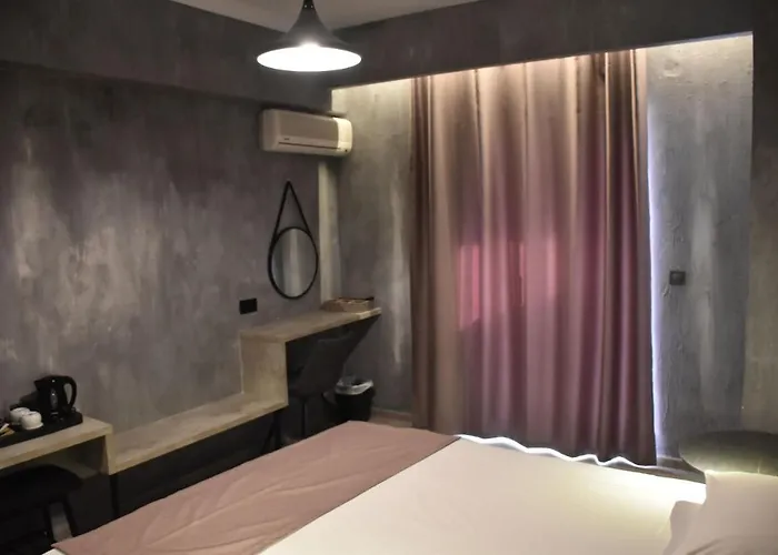 California - Adults Only Laganász